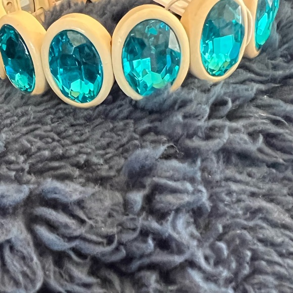 Beautiful white bracelet with large turquoise stones! - Picture 7 of 7